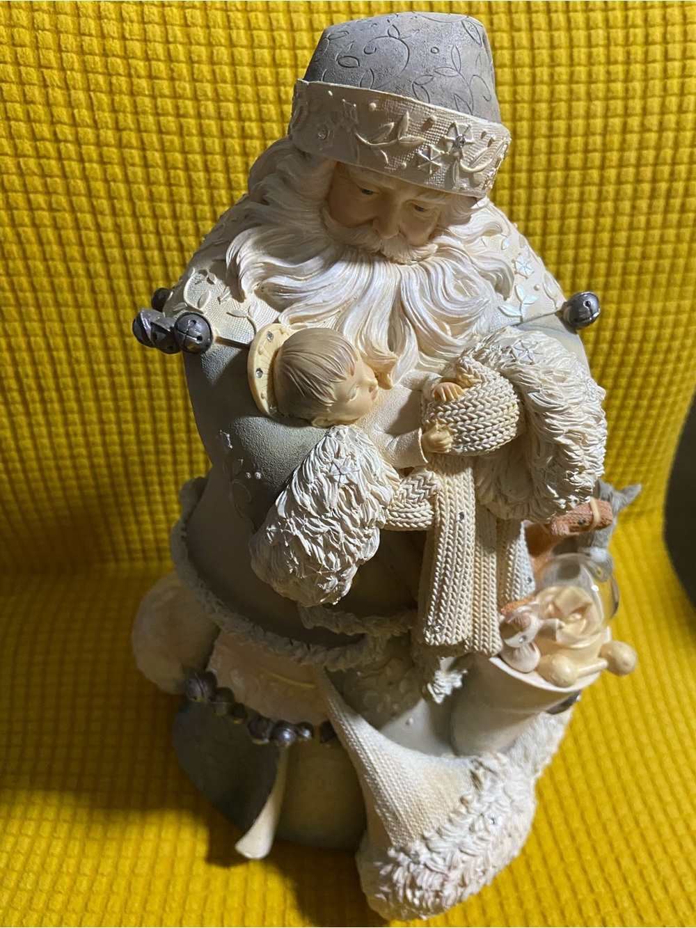 ENESCO FOUNDATIONS Holiday SANTA HOLDING BABY JESUS Resin Christmas Decor